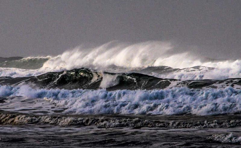 Heavy Surf and Winds to Pound Washington and Oregon Through Monday